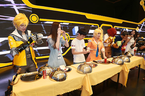 <b>耳闻不如碰头魔域汉服花魁将于近日同步巡游演出七夕乞巧祭星</b>